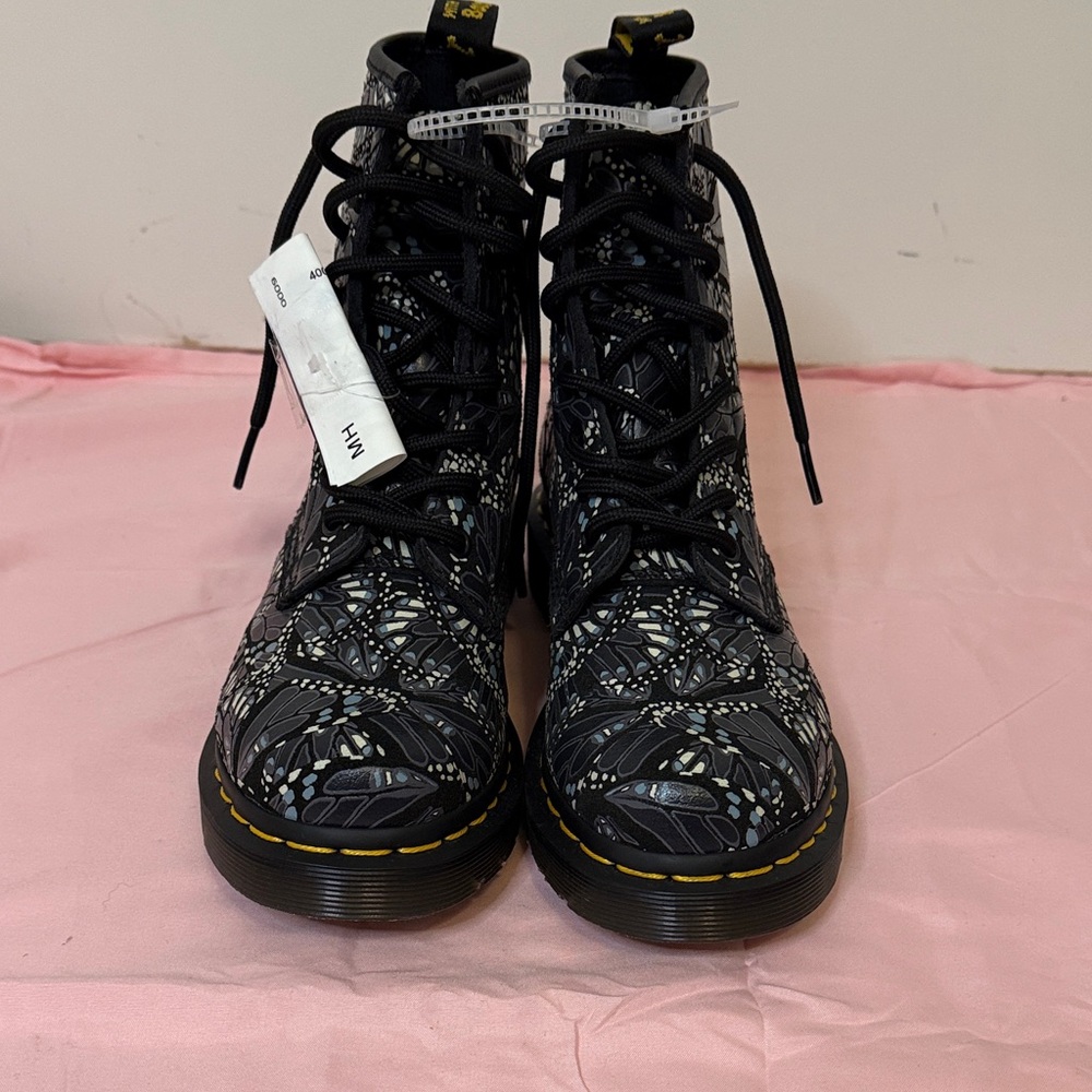 Dr. Martens 1460 8-eye in Black and gray butterfly Patterned Lace Up Boots.NEW! - Picture 3 of 10